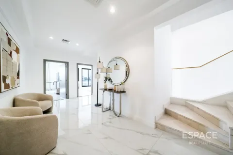 Villa in Palm Jumeirah, Dubai 6 bedrooms, 465 sq.m. № 122835 - photo 2