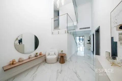 Villa in Palm Jumeirah, Dubai 6 bedrooms, 465 sq.m. № 122835 - photo 3