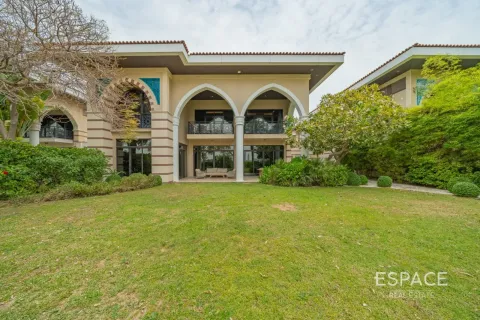 Villa en Palm Jumeirah, Dubai, 5 dormitorios, 413 m², № 122841