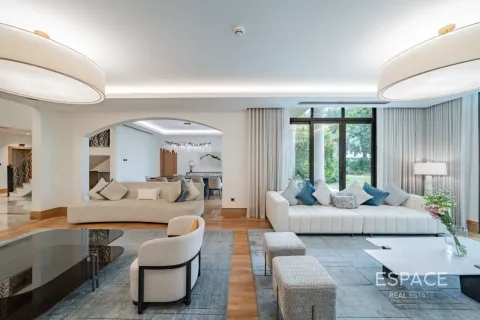 Villa en Palm Jumeirah, Dubai, 5 dormitorios, 413 m², № 122841 - foto 6