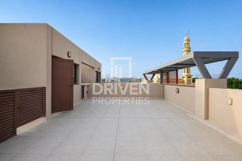 Villa in Meydan, Dubai 4 bedrooms, 218.04 sq.m. № 138167 - photo 26