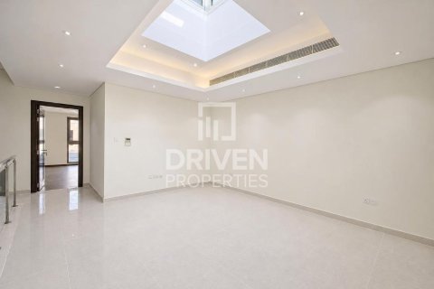 Villa in Meydan, Dubai 4 bedrooms, 218.04 sq.m. № 138167 - photo 16