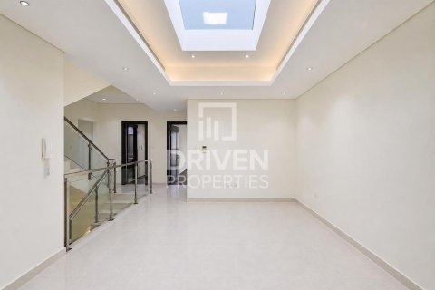 Villa in Meydan, Dubai 4 bedrooms, 218.04 sq.m. № 138167 - photo 6