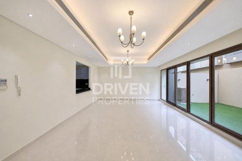 Villa in Meydan, Dubai 4 bedrooms, 218.04 sq.m. № 138167 - photo 2