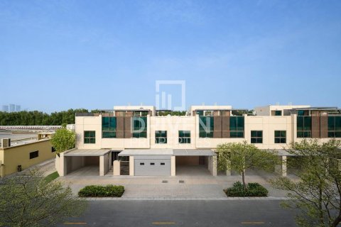 Villa in Meydan, Dubai 4 bedrooms, 218.04 sq.m. № 138167 - photo 24