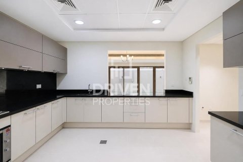 Villa in Meydan, Dubai 4 bedrooms, 218.04 sq.m. № 138167 - photo 19