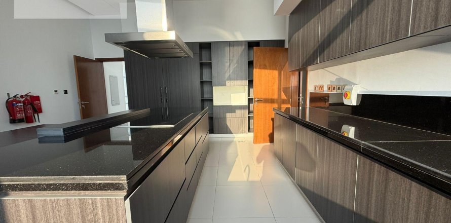 Ático en Al Habtoor City, Business Bay, Dubai, 8 dormitorios, 1393.5 m², № 9626