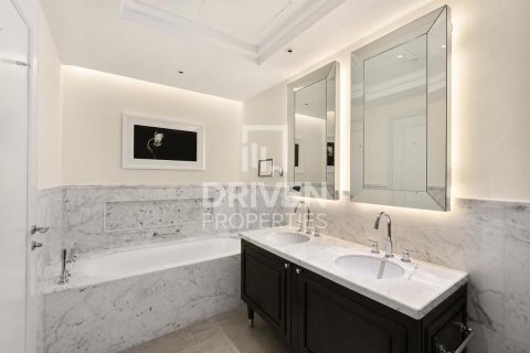 Apartment in Downtown Dubai (Downtown Burj Dubai), Dubai 2 bedrooms, 118.08 sq.m. № 141052 - photo 15