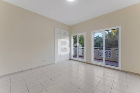 Villa in Dubai 4 bedrooms, 353 sq.m. № 22145 - photo 11