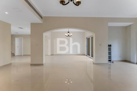 Villa in Dubai 4 bedrooms, 353 sq.m. № 22145 - photo 1