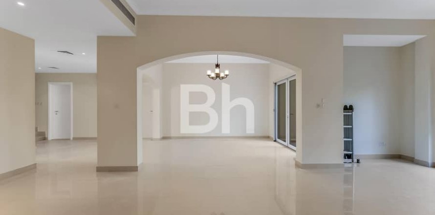 Villa in Dubai 4 bedrooms, 353 sq.m. № 22145
