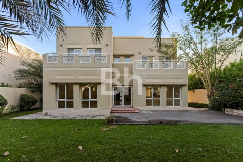 Villa in Dubai 4 bedrooms, 353 sq.m. № 22145 - photo 6