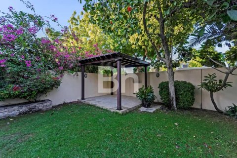 Villa in Dubai 4 bedrooms, 353 sq.m. № 22145 - photo 7