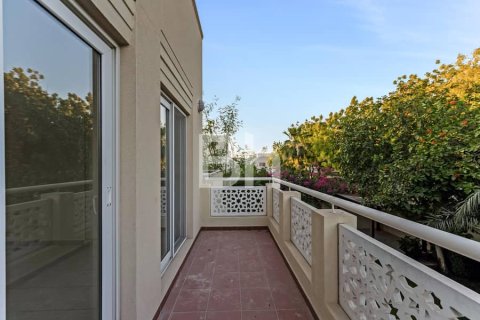 Villa in Dubai 4 bedrooms, 353 sq.m. № 22145 - photo 12