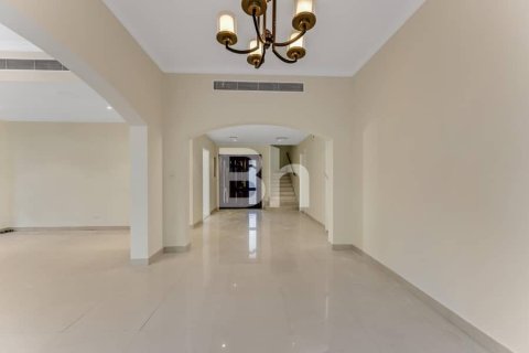 Villa in Dubai 4 bedrooms, 353 sq.m. № 22145 - photo 2