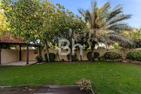 Villa in Dubai 4 bedrooms, 353 sq.m. № 22145 - photo 8
