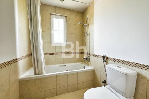 Снять в аренду виллу в Арабиан Ранчес, Дубай: 4 спальни, 350м², № 22140 - фото 12