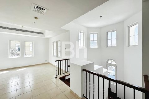 Снять в аренду виллу в Арабиан Ранчес, Дубай: 4 спальни, 350м², № 22140 - фото 5