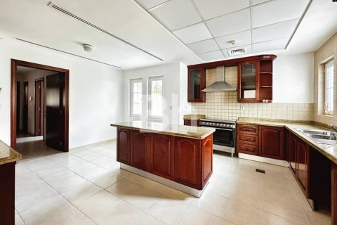 Снять в аренду виллу в Арабиан Ранчес, Дубай: 4 спальни, 350м², № 22140 - фото 3
