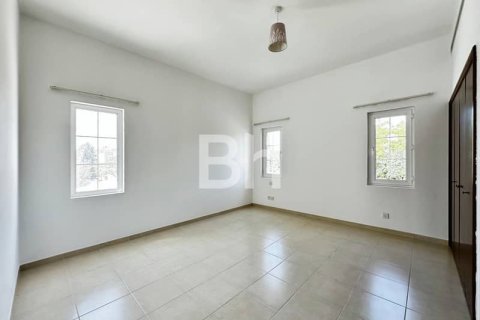 Снять в аренду виллу в Арабиан Ранчес, Дубай: 4 спальни, 350м², № 22140 - фото 26