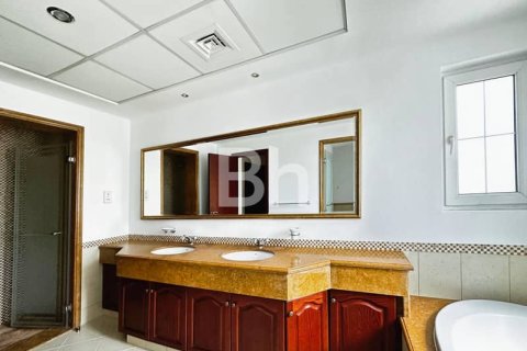 Снять в аренду виллу в Арабиан Ранчес, Дубай: 4 спальни, 350м², № 22140 - фото 19