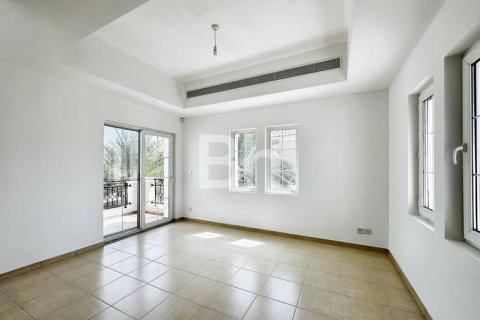 Снять в аренду виллу в Арабиан Ранчес, Дубай: 4 спальни, 350м², № 22140 - фото 15