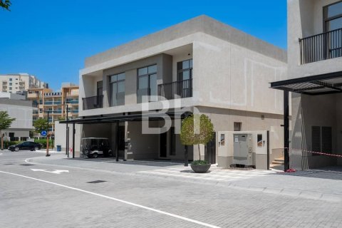 Villa in Dubai 5 bedrooms, 253 sq.m. № 22141 - photo 24