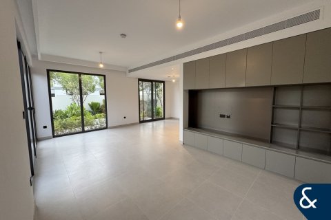 Снять в аренду виллу в Tilal Al Ghaf, Дубай: 4 спальни, 234м², № 91411 - фото 3