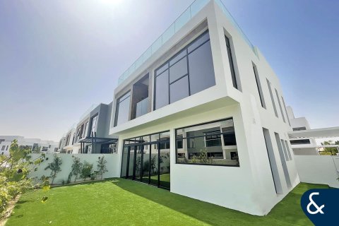 Купить виллу в Jumeirah Luxury, Джумейра Гольф Эстейтс, Дубай: 4 спальни, 319м², № 75436 - фото 1