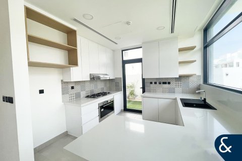 Купить виллу в Jumeirah Luxury, Джумейра Гольф Эстейтс, Дубай: 4 спальни, 319м², № 75436 - фото 5