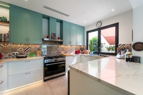 Villa en Dubai, 4 dormitorios, 338 m², № 103219 - foto 9