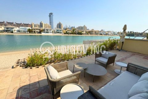 Снять в аренду виллу в Garden Homes, Пальма Джумейра, Дубай: 5 спален, 622м², № 60029 - фото 2