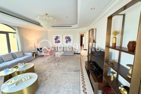 Снять в аренду виллу в Garden Homes, Пальма Джумейра, Дубай: 5 спален, 622м², № 60029 - фото 3