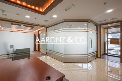 Снять в аренду офис в Бизнес-Бэе, Дубай: 158м², № 103160 - фото 9