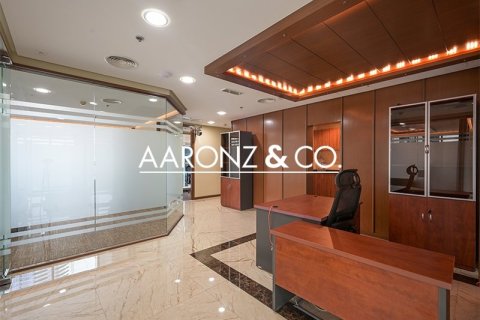 Снять в аренду офис в Бизнес-Бэе, Дубай: 158м², № 103160 - фото 5