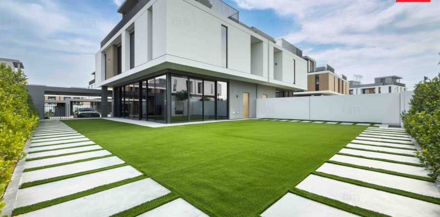 Villa in Dubai 5 bedrooms, 419.9 sq.m. № 72149