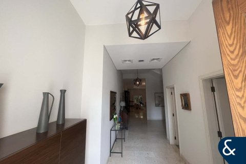 Villa in The Villa, Dubai 5 bedrooms, 595 sq.m. № 88587 - photo 2