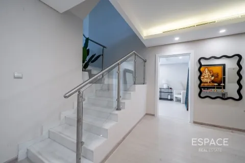 Villa in Meadows, Dubai 6 bedrooms, 457 sq.m. № 61549 - photo 7