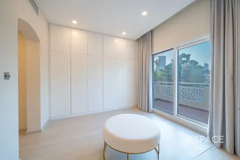 Villa in Meadows, Dubai 6 bedrooms, 457 sq.m. № 61549 - photo 13