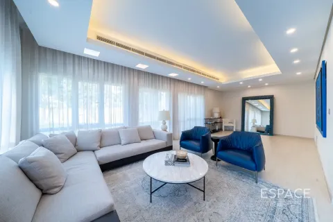 Villa in Meadows, Dubai 6 bedrooms, 457 sq.m. № 61549 - photo 3