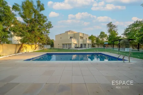 Villa in Meadows, Dubai 6 bedrooms, 457 sq.m. № 61549 - photo 2