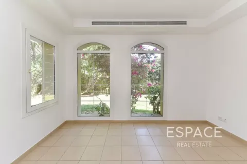 Купить виллу в Арабиан Ранчес, Дубай: 3 спальни, 206м², № 61544 - фото 12