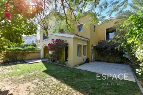 Купить виллу в Арабиан Ранчес, Дубай: 3 спальни, 206м², № 61544 - фото 1