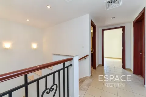 Купить виллу в Арабиан Ранчес, Дубай: 3 спальни, 206м², № 61544 - фото 14