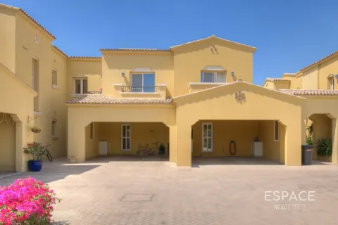 Купить виллу в Арабиан Ранчес, Дубай: 3 спальни, 206м², № 61544 - фото 2