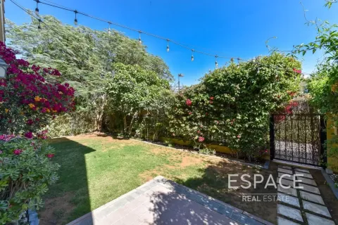 Купить виллу в Арабиан Ранчес, Дубай: 3 спальни, 206м², № 61544 - фото 17