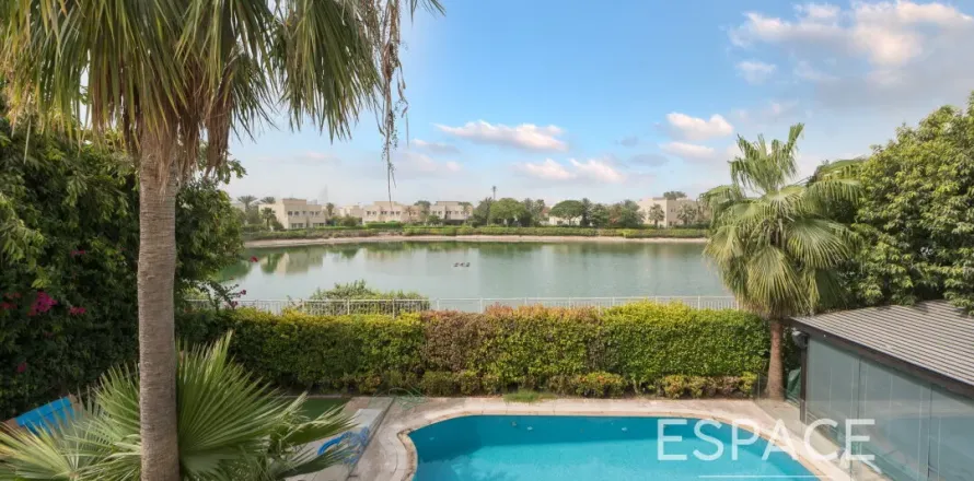 Villa in Meadows, Dubai 4 bedrooms, 390 sq.m. № 61545