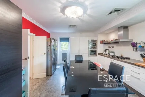 Villa in Meadows, Dubai 4 bedrooms, 390 sq.m. № 61545 - photo 5