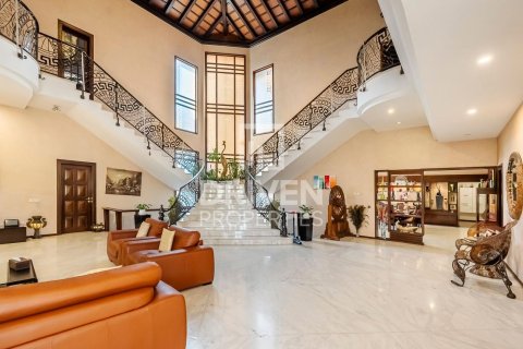 Купить виллу в Аль-Джафилие, Дубай: 5 спален, 984м², № 20174 - фото 1