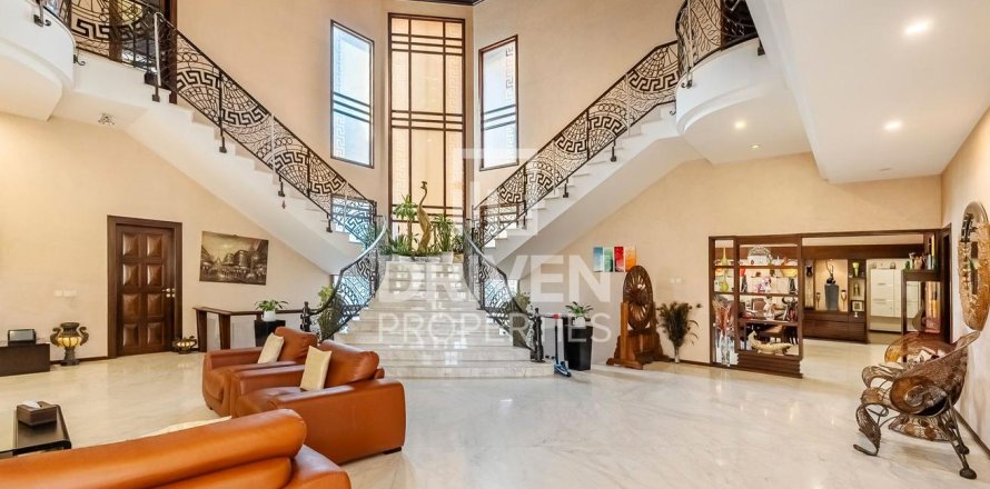Вилла в Аль-Джафилие, Дубай, 5 спален, 984м², № 20174